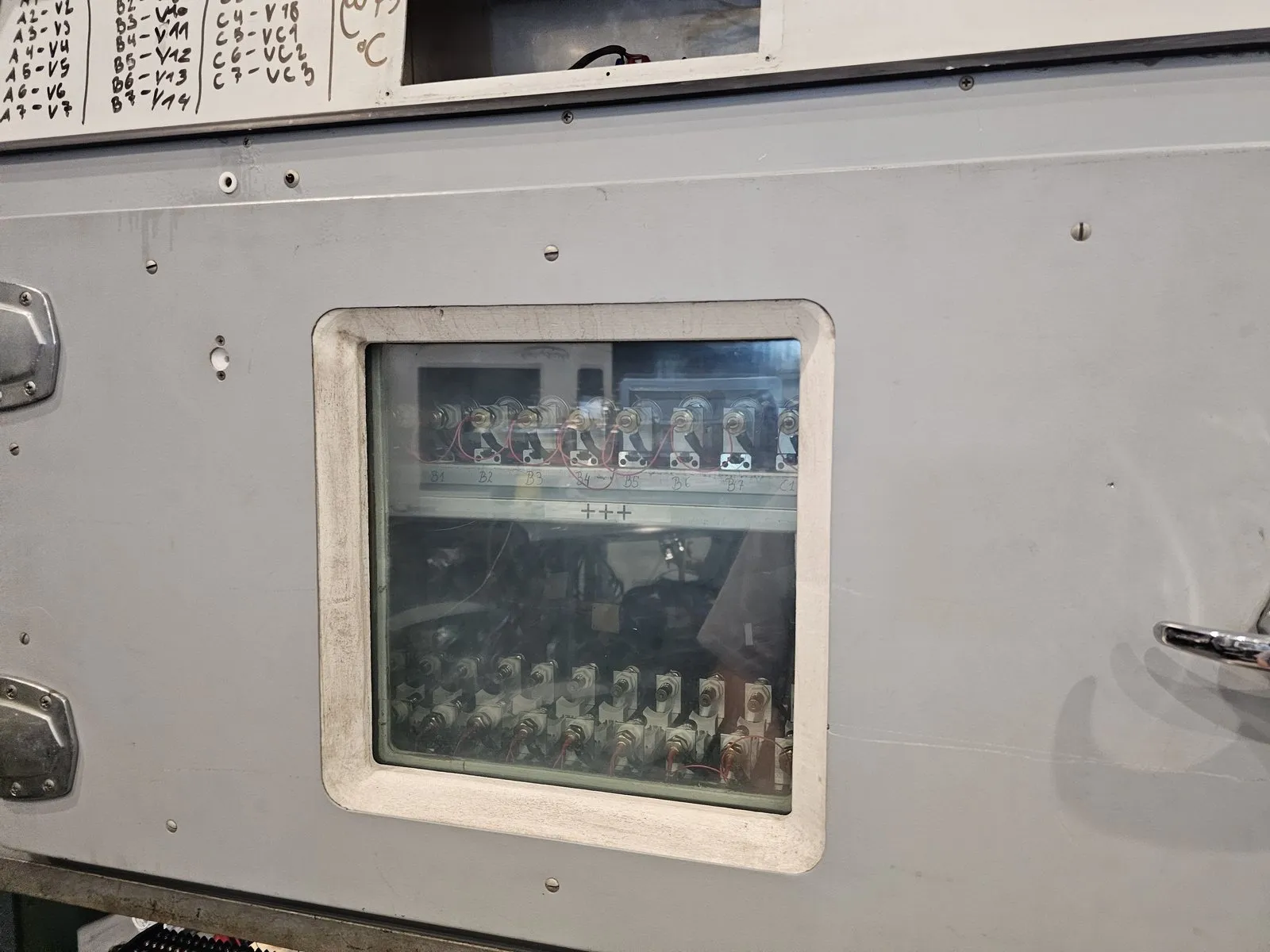 Cells loaded into the chamber, second view