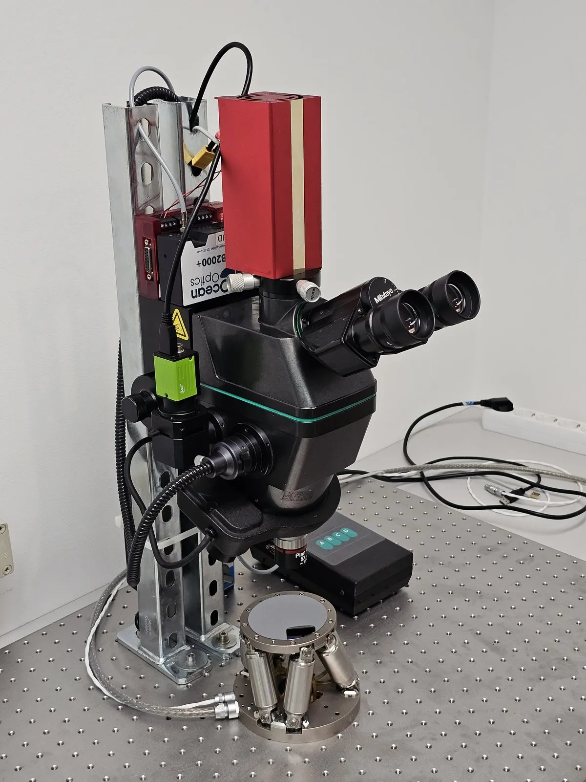 Mitutoyo FS70L4 microscope body, left side view