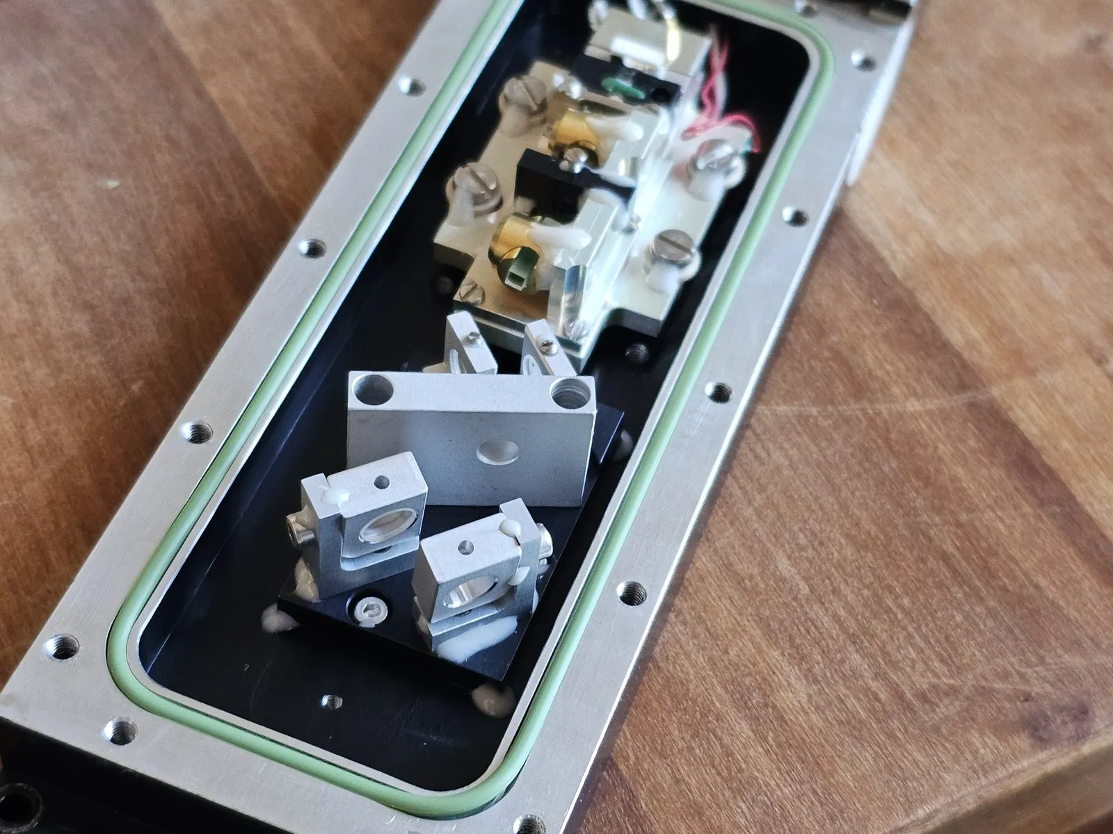 Harmonic-separator assembly, front view